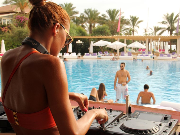 Tanja La Croix at Edde Sands